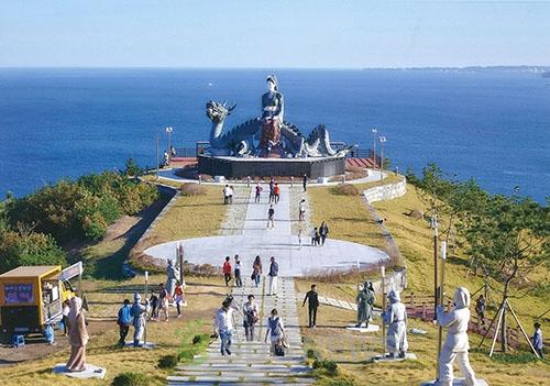 51동상 권운철-수로부인 헌화공원.jpg